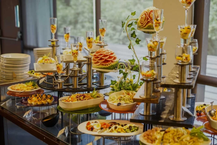Around the World in 80 Buffets